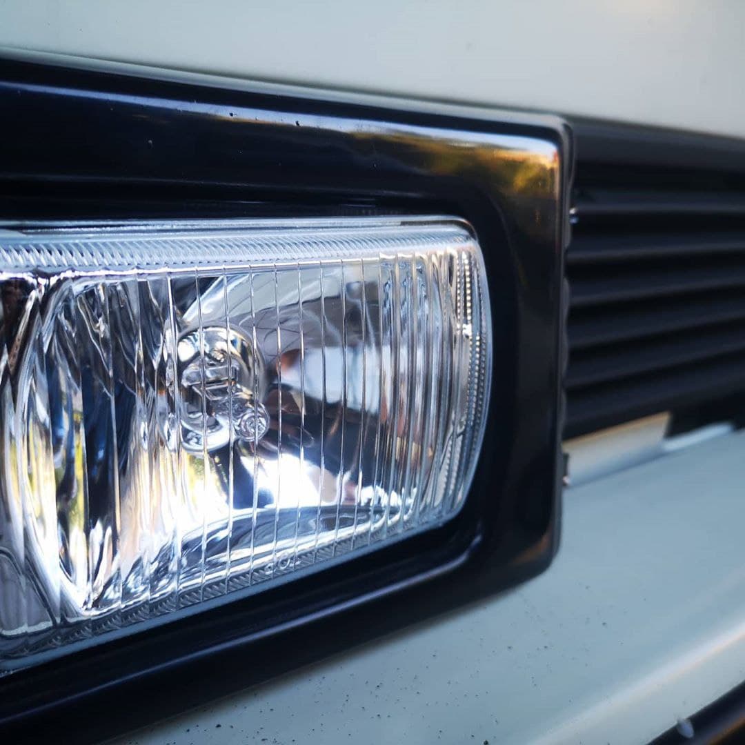 VW T3 Vanagon Front Grille with White Fog Lights, Bolt-On Kit for 1980–1992